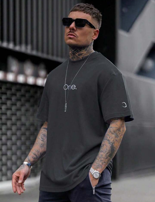 Men's One Letter Printed Round Neck Drop Shoulder.