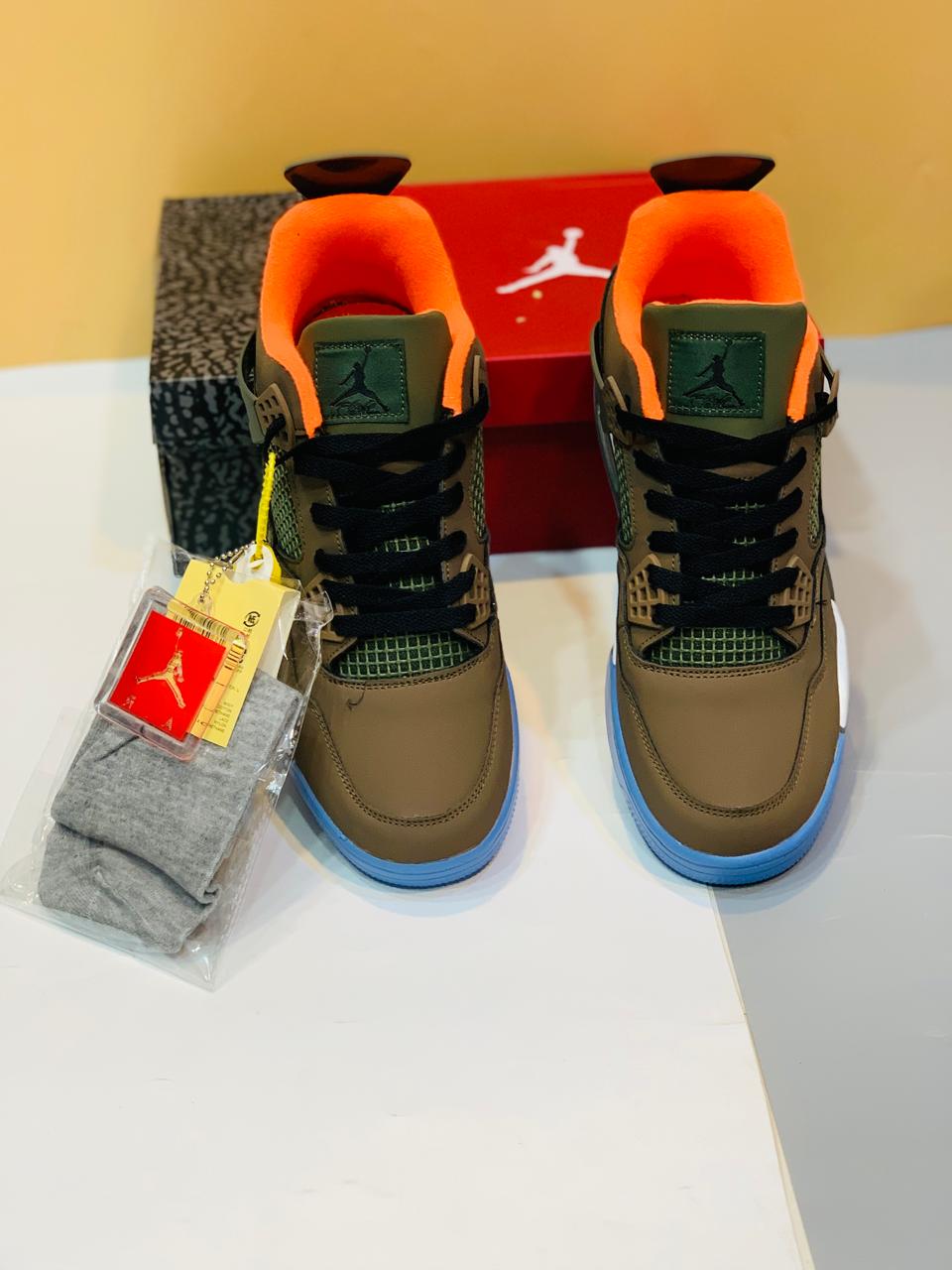 AIR JORDAN 4 - Retro -  Brown with Black