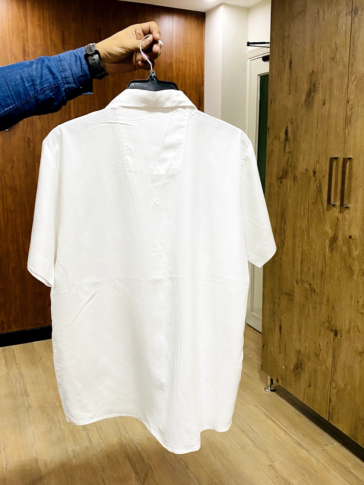 Men's Casual Solid White Color Shirt.