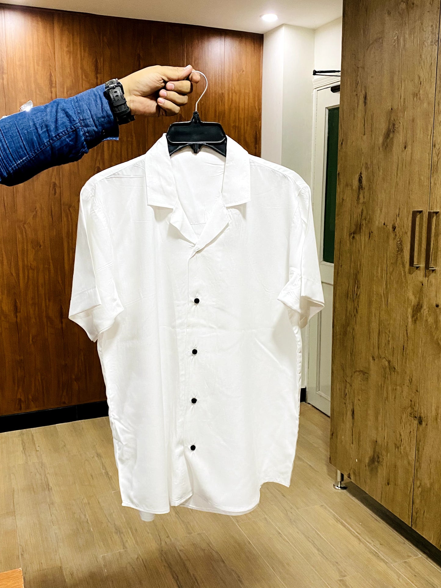 Men's Casual Solid White Color Shirt.