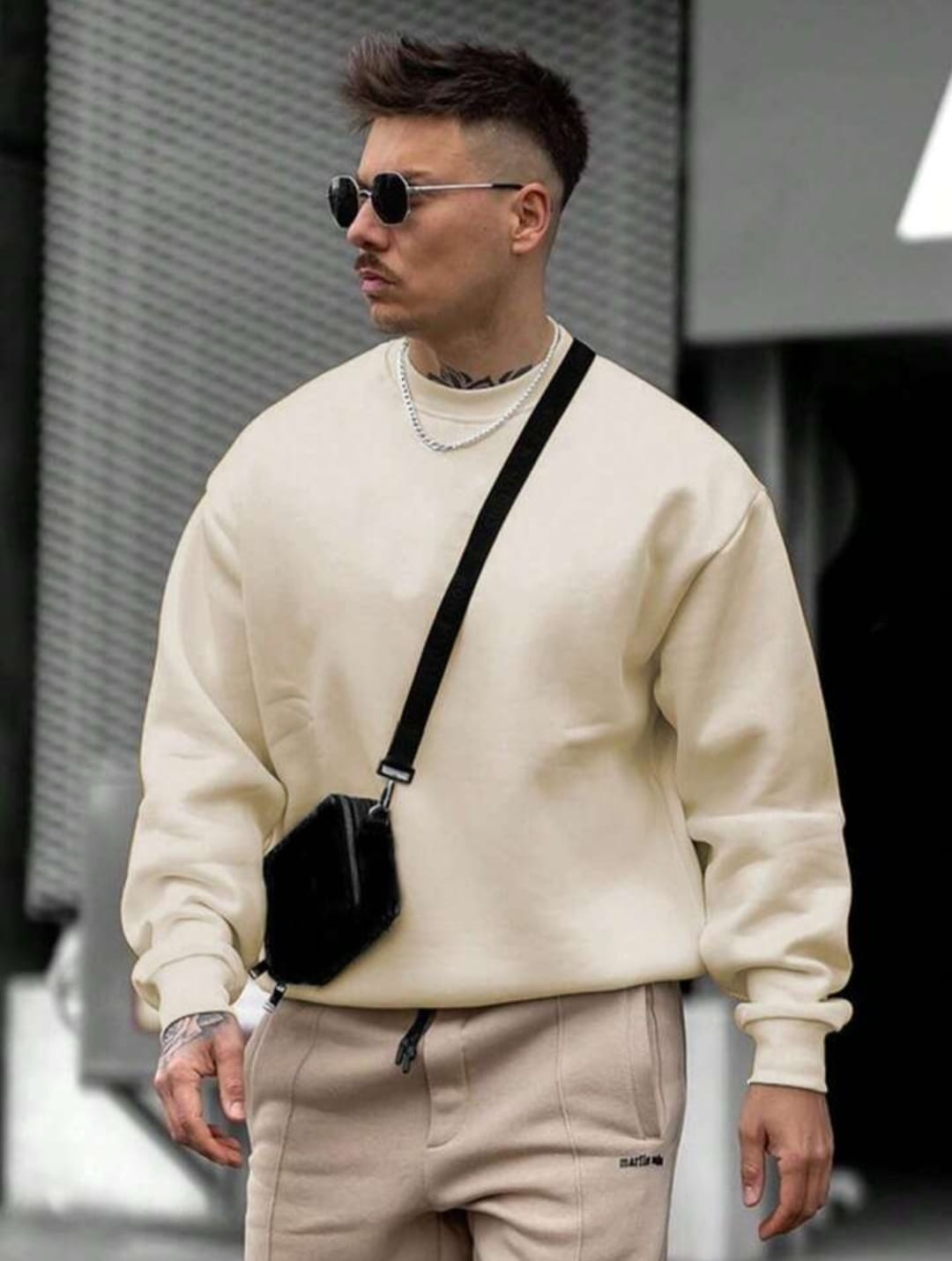 Men's Solid Color Crew Neck Long Sleeve Pullover Sweatshirt.