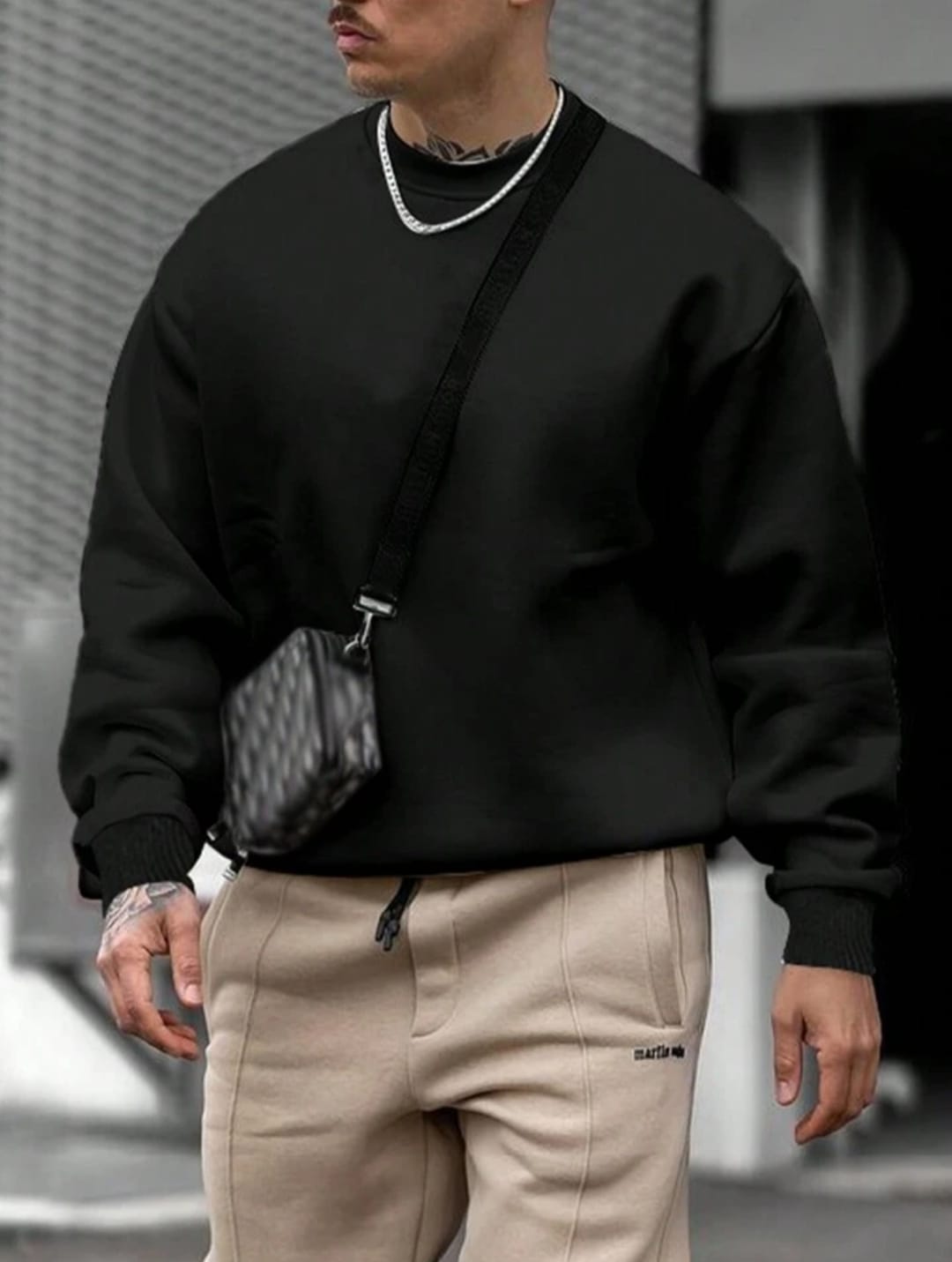 Men's Solid Color Crew Neck Long Sleeve Pullover Sweatshirt.