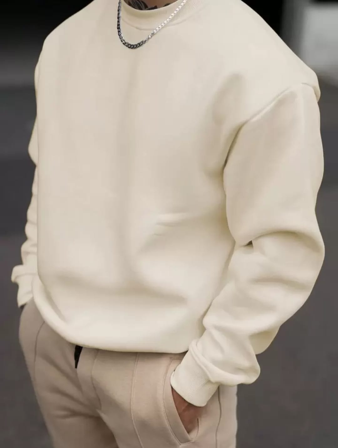 Men's Solid Color Crew Neck Long Sleeve Pullover Sweatshirt.